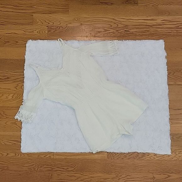 Maurices Pants - Maurices White Off Shoulder Romper, Women's Small, Great Condition!